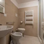 Guesthost - Historic Center Lungotevere Apartment Rome