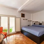 Guesthost - Historic Center Lungotevere Apartment Rome