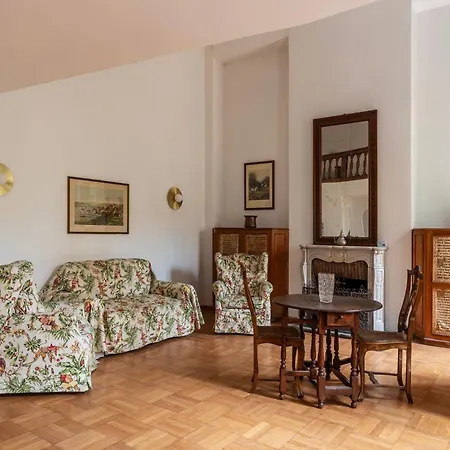 Guesthost - Historic Center Lungotevere Apartment *