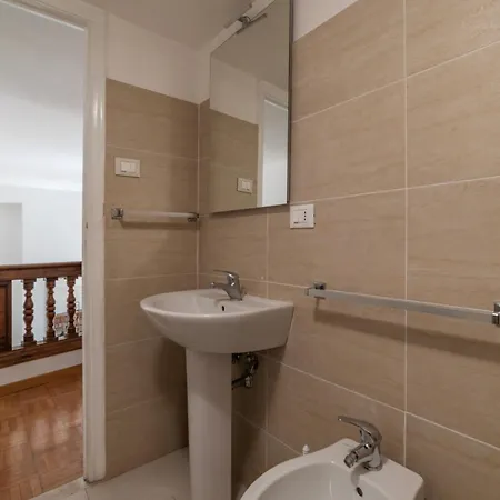 Apartment Guesthost - Historic Center Lungotevere