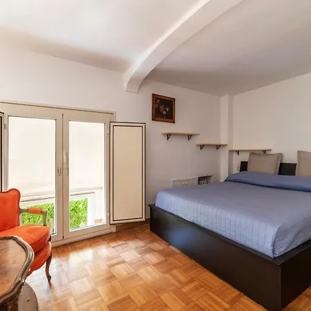 Guesthost - Historic Center Lungotevere Apartment Rom